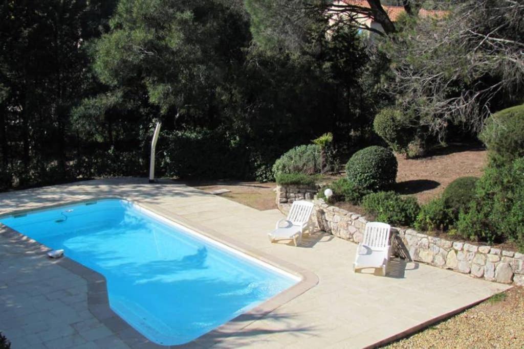 villa 8 pers, climatisée, piscine chauffée, un havre de paix sous les pins parasols Roquebrune-sur Argens Extérieur photo
