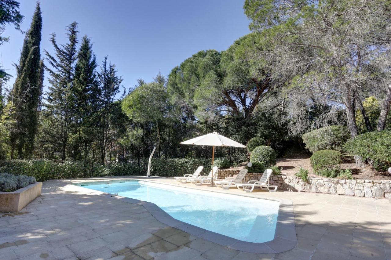 villa 8 pers, climatisée, piscine chauffée, un havre de paix sous les pins parasols Roquebrune-sur Argens Extérieur photo