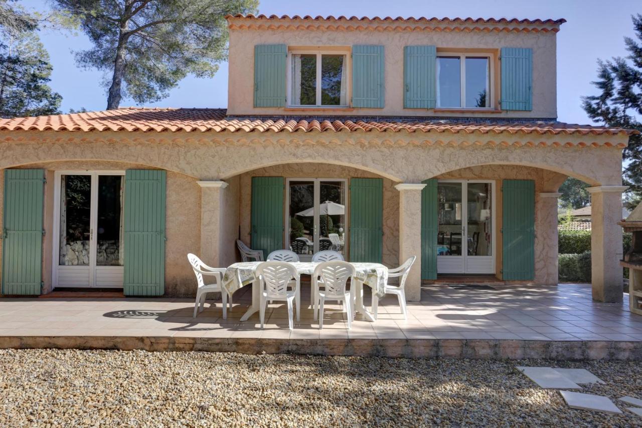 villa 8 pers, climatisée, piscine chauffée, un havre de paix sous les pins parasols Roquebrune-sur Argens Extérieur photo