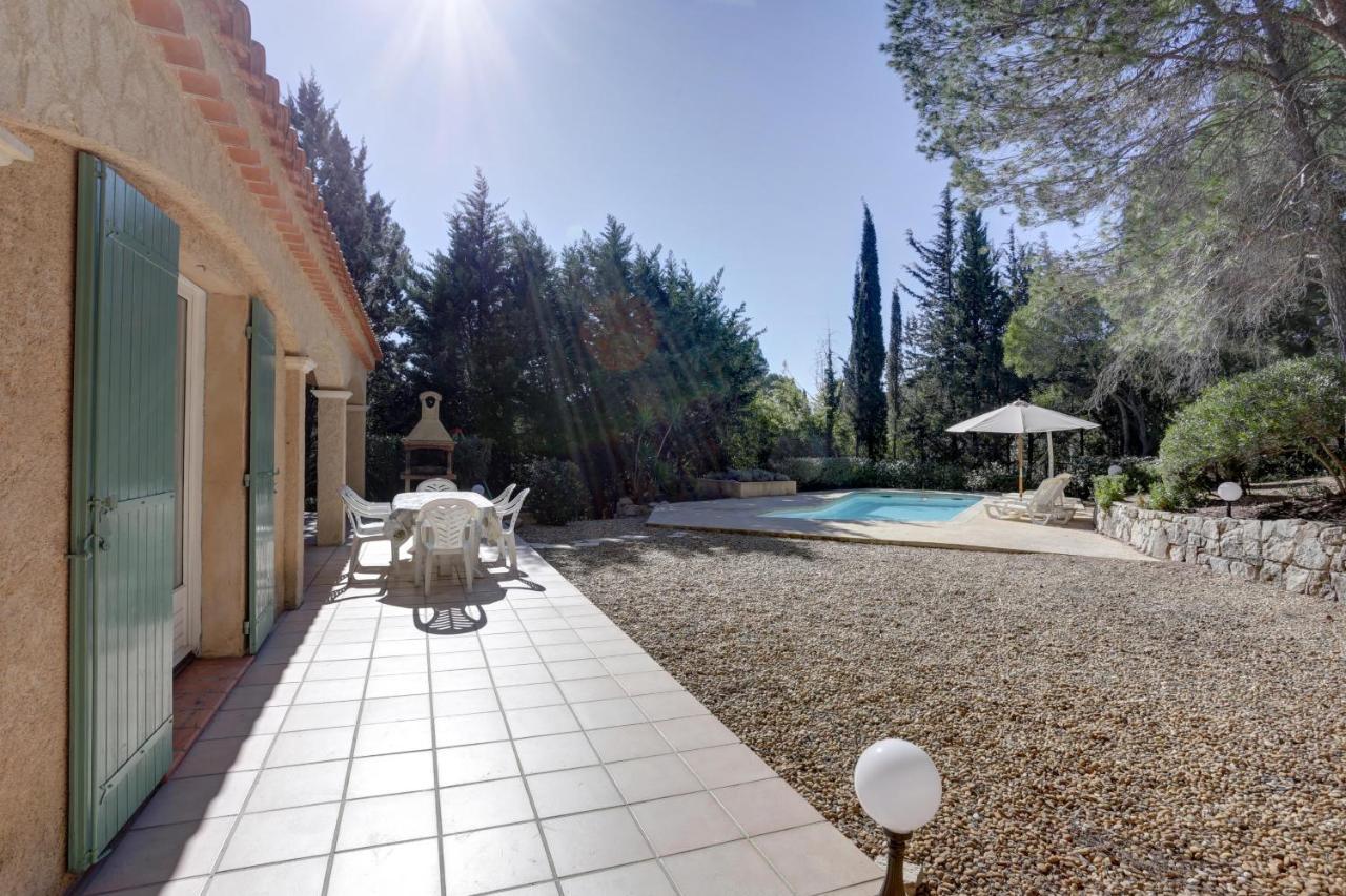 villa 8 pers, climatisée, piscine chauffée, un havre de paix sous les pins parasols Roquebrune-sur Argens Extérieur photo